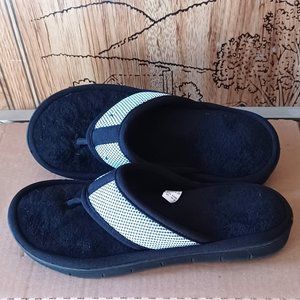 Isotoner Woman's  Memory Foam Slipper 8.5-9